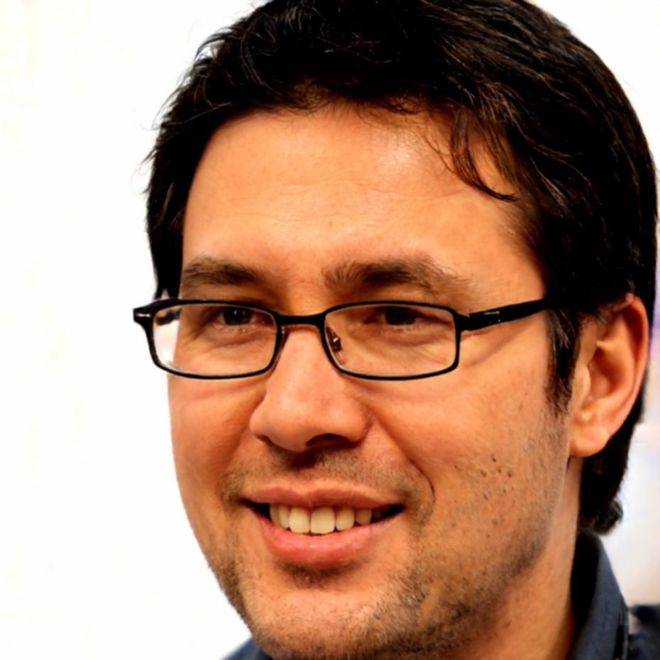 Portrait de Marc Dubois, expert en prévisions budgétaires